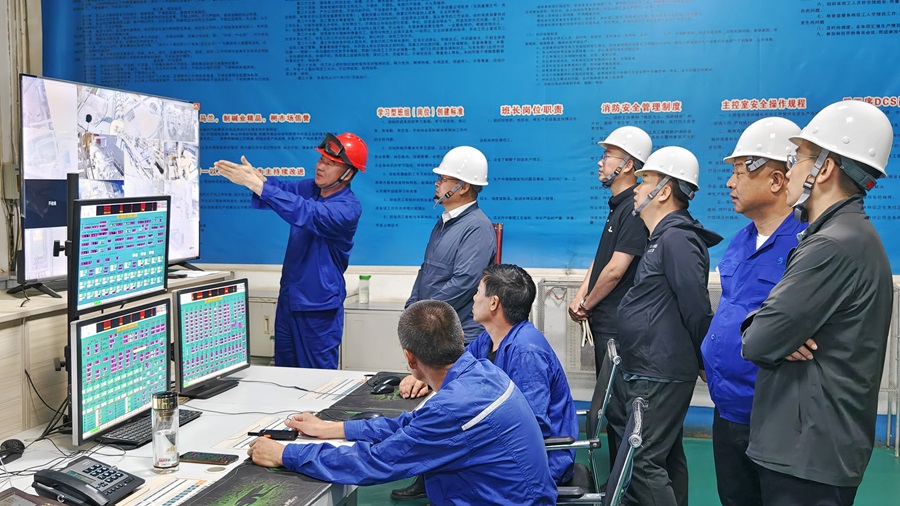 苏尼特右旗委书记陈玉成到苏尼特公司调研